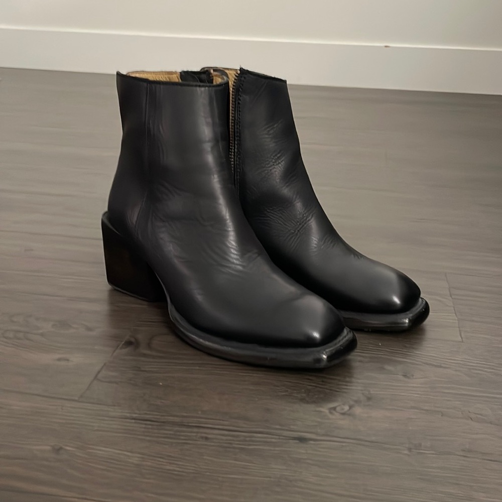 Sutro - Clay size 7 black boots